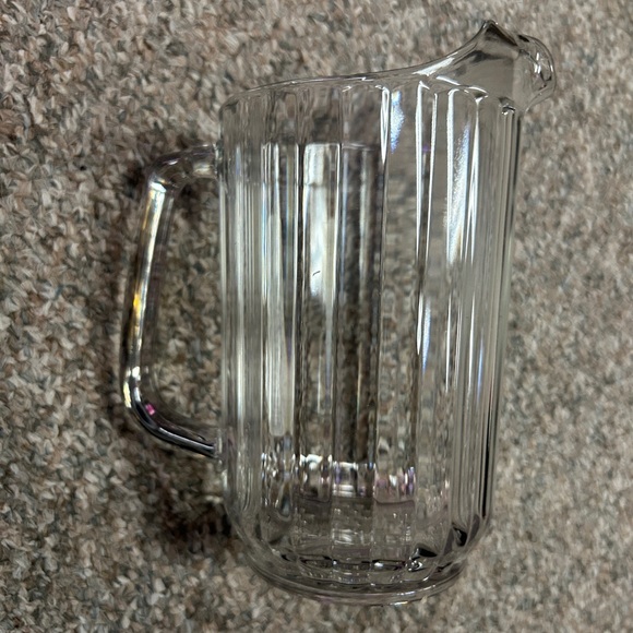 BNIB 32oz pitchers. 6 kitchen beer flights WILLING TO SEPERATE FOR CHEAPER - Picture 1 of 5